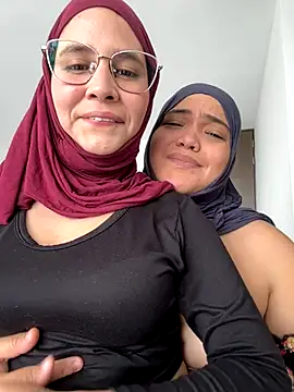 Snapshot of sweetmuslim01 chatting on 09-19-25, 03:45 sweetmuslim01 online show from 09-19-25, 03:45