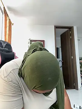 Snapshot of sweetmuslim01 chatting on 10-11-25, 05:11 sweetmuslim01 online show from 10-11-25, 05:11