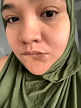 Snapshot of sweetmuslim01 chatting on 11-01-25, 04:20 sweetmuslim01 online show from 11-01-25, 04:20