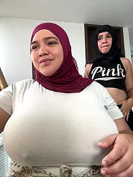 Snapshot of sweetmuslim01 chatting on 12-13-25, 07:53 sweetmuslim01 online show from 12-13-25, 07:53