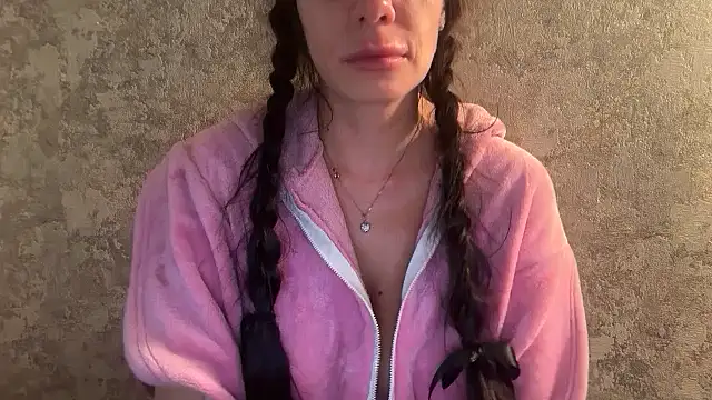 Angelinaa19 online show from 12-18-25, 08:37