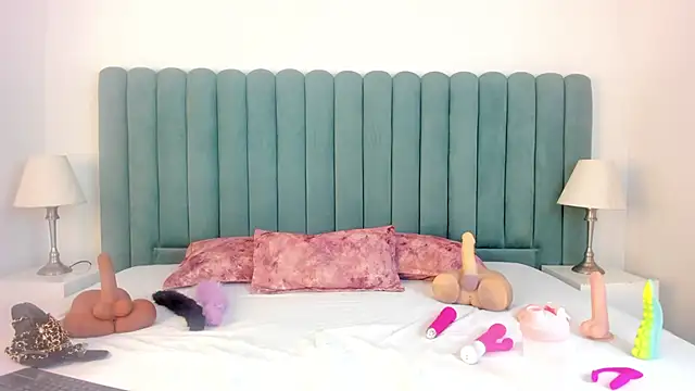 FrancescaSkuirt online show from 02-19-26, 04:47