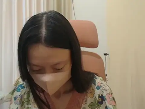 Lil-Cherries online show from 04-04-26, 03:49