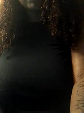 Snapshot of Fxncymuse chatting on 11-15-25, 11:21 Fxncymuse online show from 11-15-25, 11:21