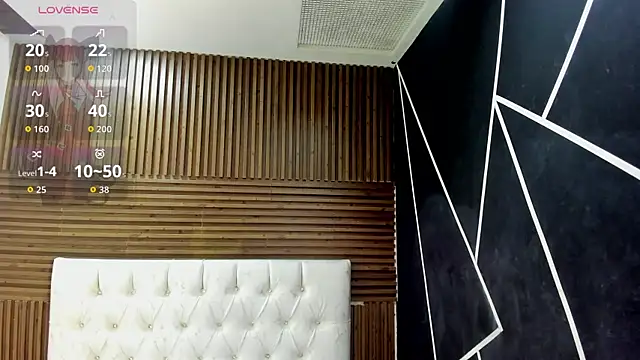 ZarinaWynne online show from 04-10-26, 01:16