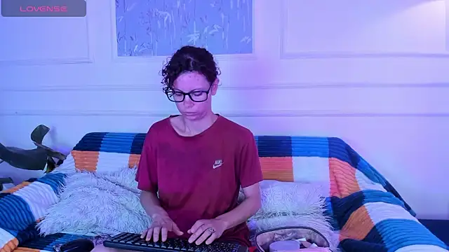 AliceMadnes online show from 12-19-25, 04:41