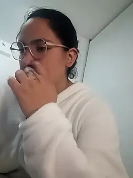 Snapshot of phoop_lilaa chatting on 02-06-26, 03:44 phoop lilaa online show from 02-06-26, 03:44