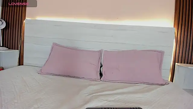 esmeralda 4  online show from 11-07-25, 08:42