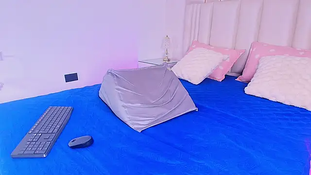 alanarose18 online show from 04-13-26, 07:19