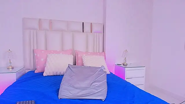 alanarose18 online show from 04-14-26, 07:20