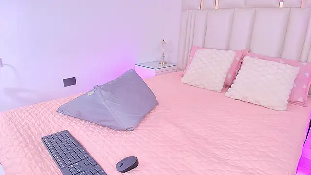 alanarose18 online show from 04-25-26, 07:22