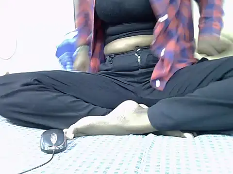 Snapshot of Mleng7677 chatting on 11-12-25, 04:18 Mleng7677 online show from 11-12-25, 04:18