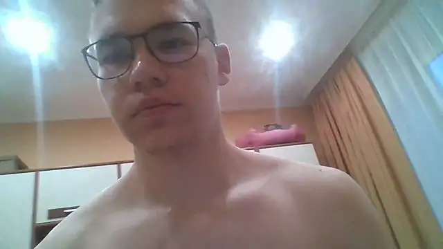 Snapshot of Yminoske chatting on 11-08-25, 09:53 Yminoske online show from 11-08-25, 09:53