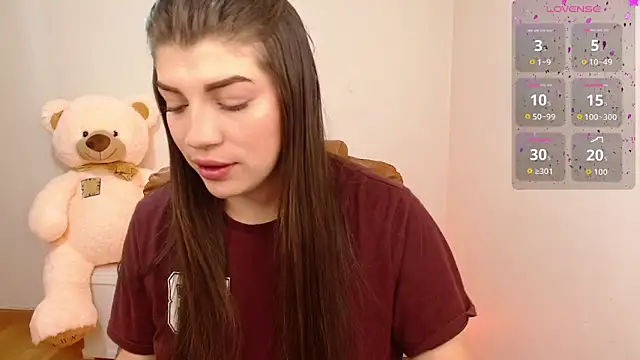 Snapshot of camy_blond chatting on 12-20-25, 01:29 camy blond online show from 12-20-25, 01:29