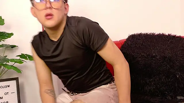 Snapshot of Valentin_X chatting on 11-13-25, 03:38 Valentin X online show from 11-13-25, 03:38