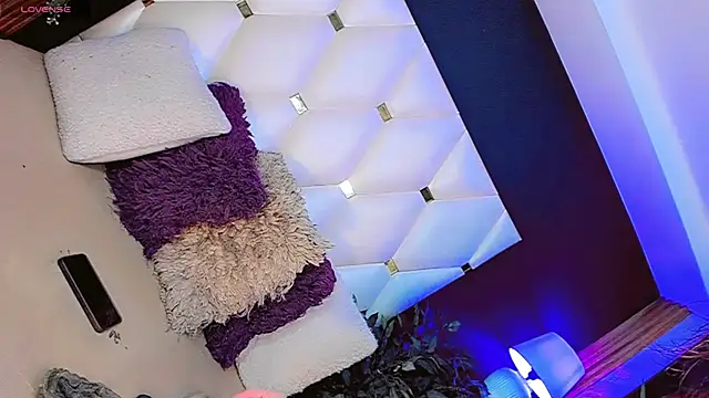 AnnaRouseQueen online show from 04-25-26, 07:44