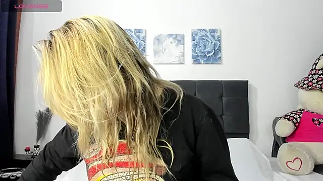 ariannawil online show from 04-26-26, 10:40