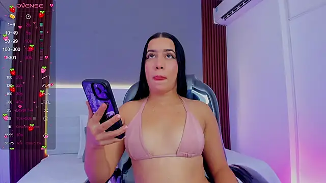 Snapshot of Amy_Leah chatting on 12-03-25, 07:34 Amy Leah online show from 12-03-25, 07:34