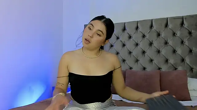 NikkiBotero online show from 11-26-25, 05:36