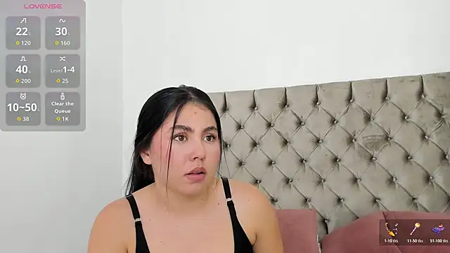 NikkiBotero online show from 11-30-25, 08:57