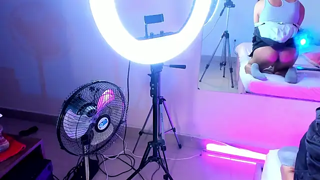 Snapshot of NoaDurand chatting on 12-03-25, 02:52 NoaDurand online show from 12-03-25, 02:52