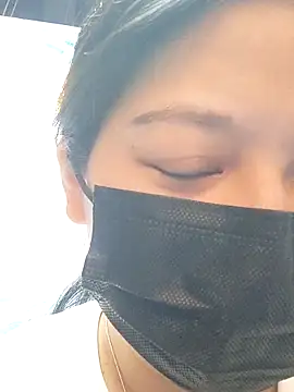 Snapshot of StrayedForename chatting on 04-10-26, 11:15 StrayedForename online show from 04-10-26, 11:15