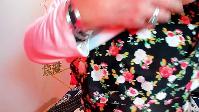 Victoriaa Anderson online show from 12-18-25, 11:00