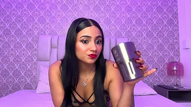 Snapshot of Ashlyrouxx chatting on 06-05-26, 10:04 Ashlyrouxx online show from 06-05-26, 10:04