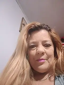 Snapshot of karlaanqui1 chatting on 12-17-25, 09:04 karlaanqui1 online show from 12-17-25, 09:04