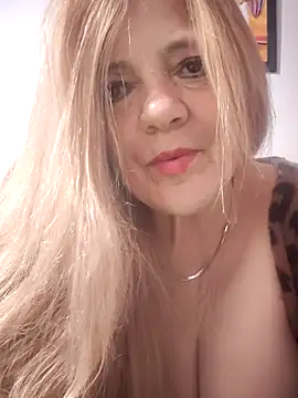 karlaanqui1 online show from 04-26-26, 10:57