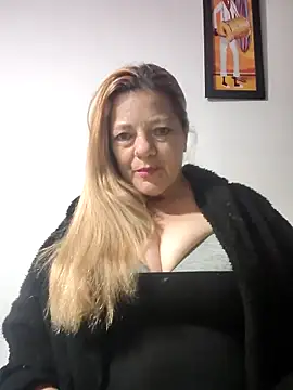 karlaanqui1 online show from 05-20-26, 10:43