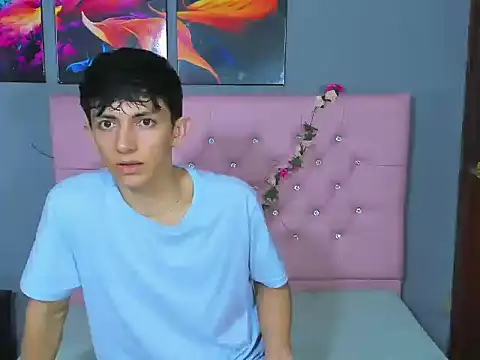 ElanGiraldo online show from 12-03-25, 09:57