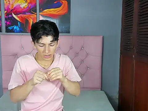 ElanGiraldo online show from 12-20-25, 10:28