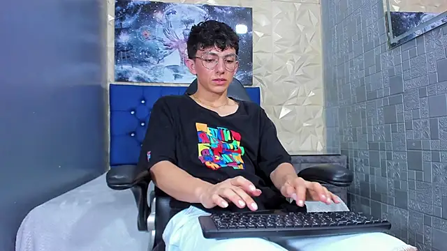 ElanGiraldo online show from 04-27-26, 12:19