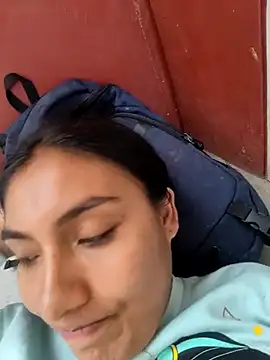 Uvit online show from 12-20-25, 03:41