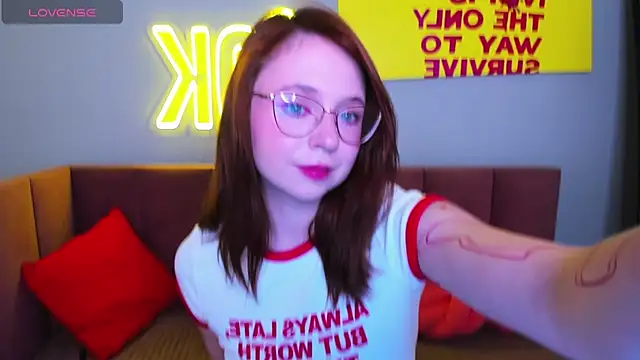 Snapshot of Erica_Nelson chatting on 11-28-25, 01:19 Erica Nelson online show from 11-28-25, 01:19