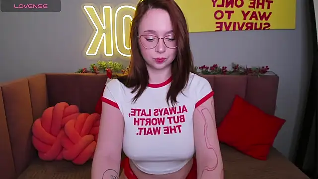 Snapshot of Erica_Nelson chatting on 11-30-25, 01:31 Erica Nelson online show from 11-30-25, 01:31