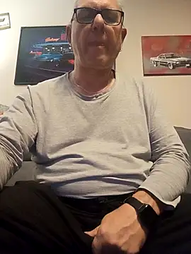 Snapshot of andy-1961 chatting on 11-12-25, 03:56 andy-1961 online show from 11-12-25, 03:56