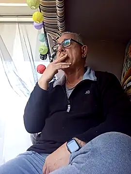 Snapshot of andy-1961 chatting on 11-20-25, 01:44 andy-1961 online show from 11-20-25, 01:44