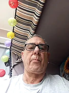 Snapshot of andy-1961 chatting on 11-26-25, 09:21 andy-1961 online show from 11-26-25, 09:21