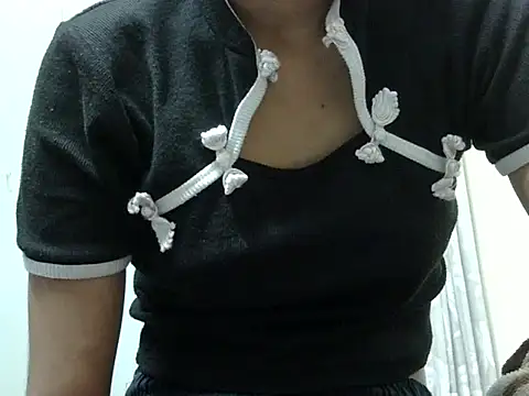 SEXY PRIYA83 online show from 04-28-26, 07:30