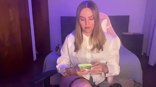 MiaGlows online show from 11-25-25, 12:54