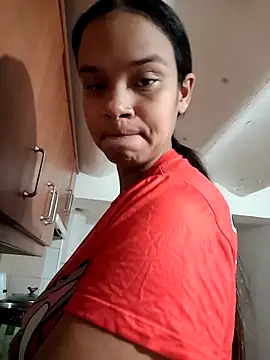 Snapshot of kyliecastell chatting on 11-11-25, 04:51 kyliecastell online show from 11-11-25, 04:51