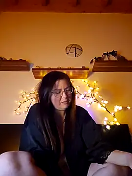 Snapshot of Persephone_CH_off chatting on 11-28-25, 11:07 Persephone CH off online show from 11-28-25, 11:07