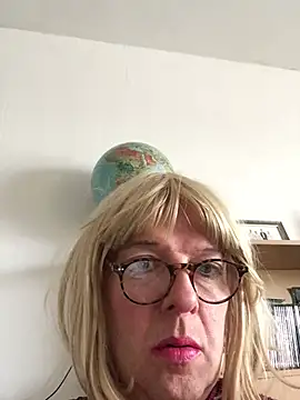 simone xdressing online show from 02-12-25, 02:10