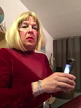 Snapshot of simone_xdressing chatting on 03-25-26, 12:49 simone xdressing online show from 03-25-26, 12:49