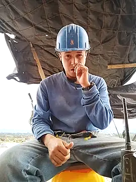 Snapshot of Roquinte chatting on 12-17-25, 05:19 Roquinte online show from 12-17-25, 05:19