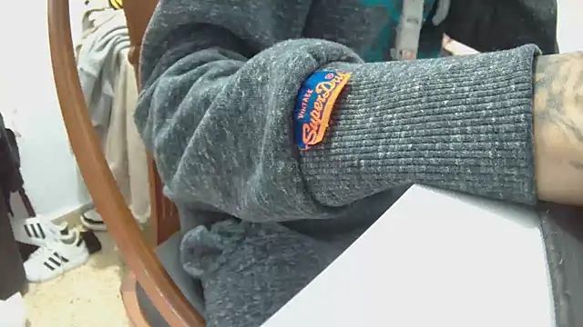 Calavera2001 online show from 12-15-25, 01:26