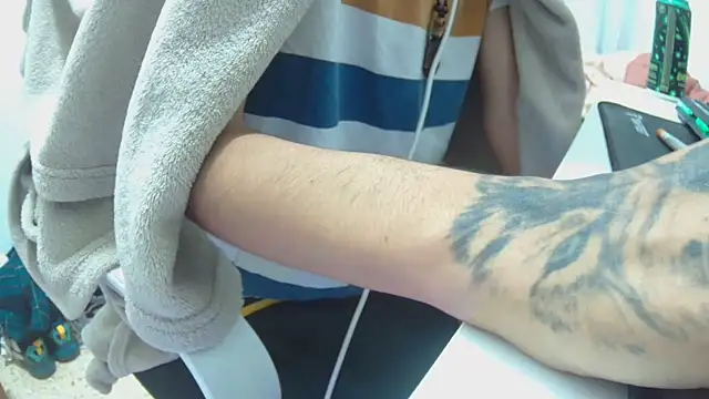 Calavera2001 online show from 12-18-25, 11:55