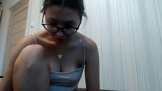 Snapshot of your__gena chatting on 11-14-25, 12:15 your gena online show from 11-14-25, 12:15